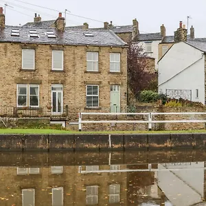 https://canalside-cottage.yorkshirehotels.net